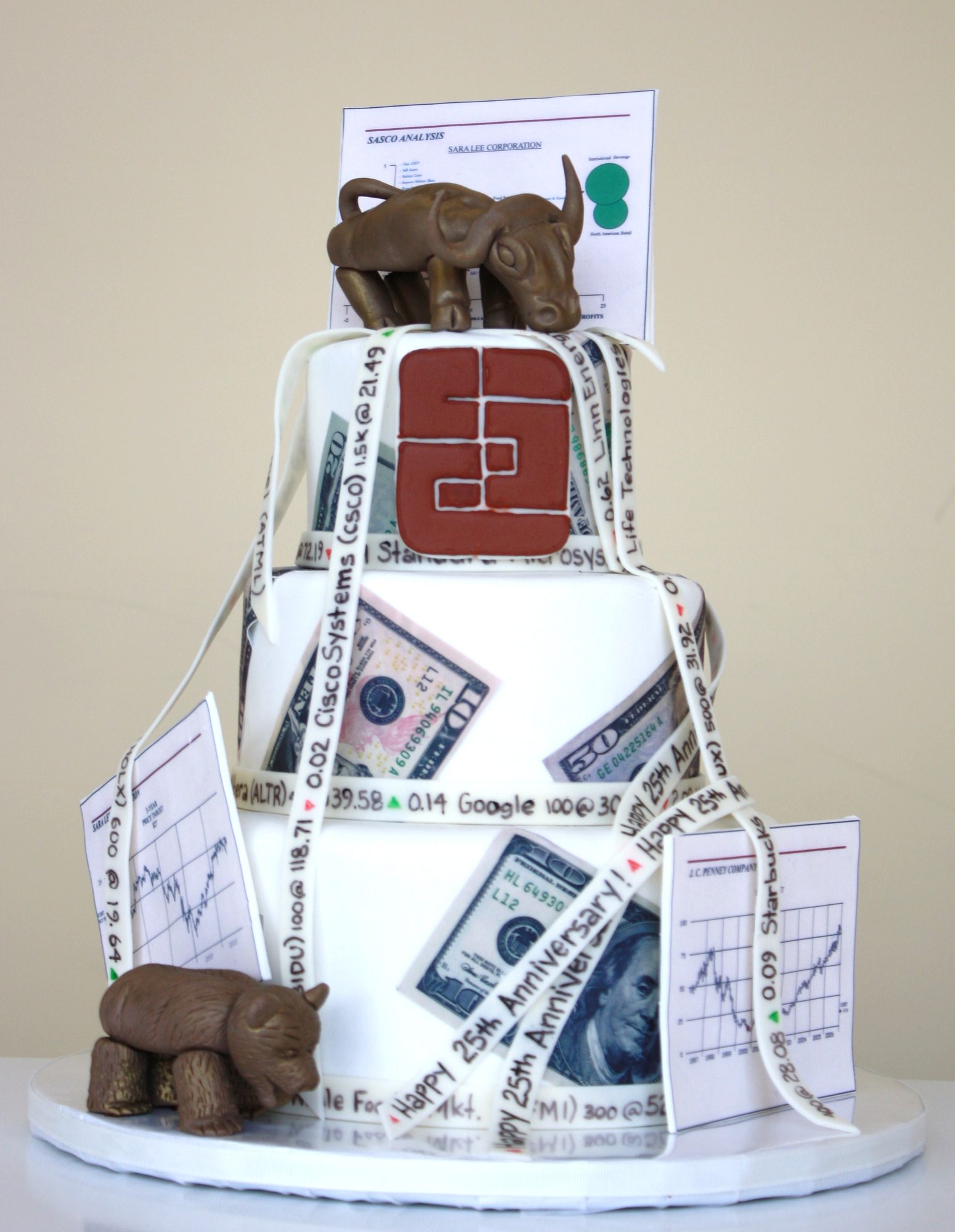 Wall Street bull and bear cake